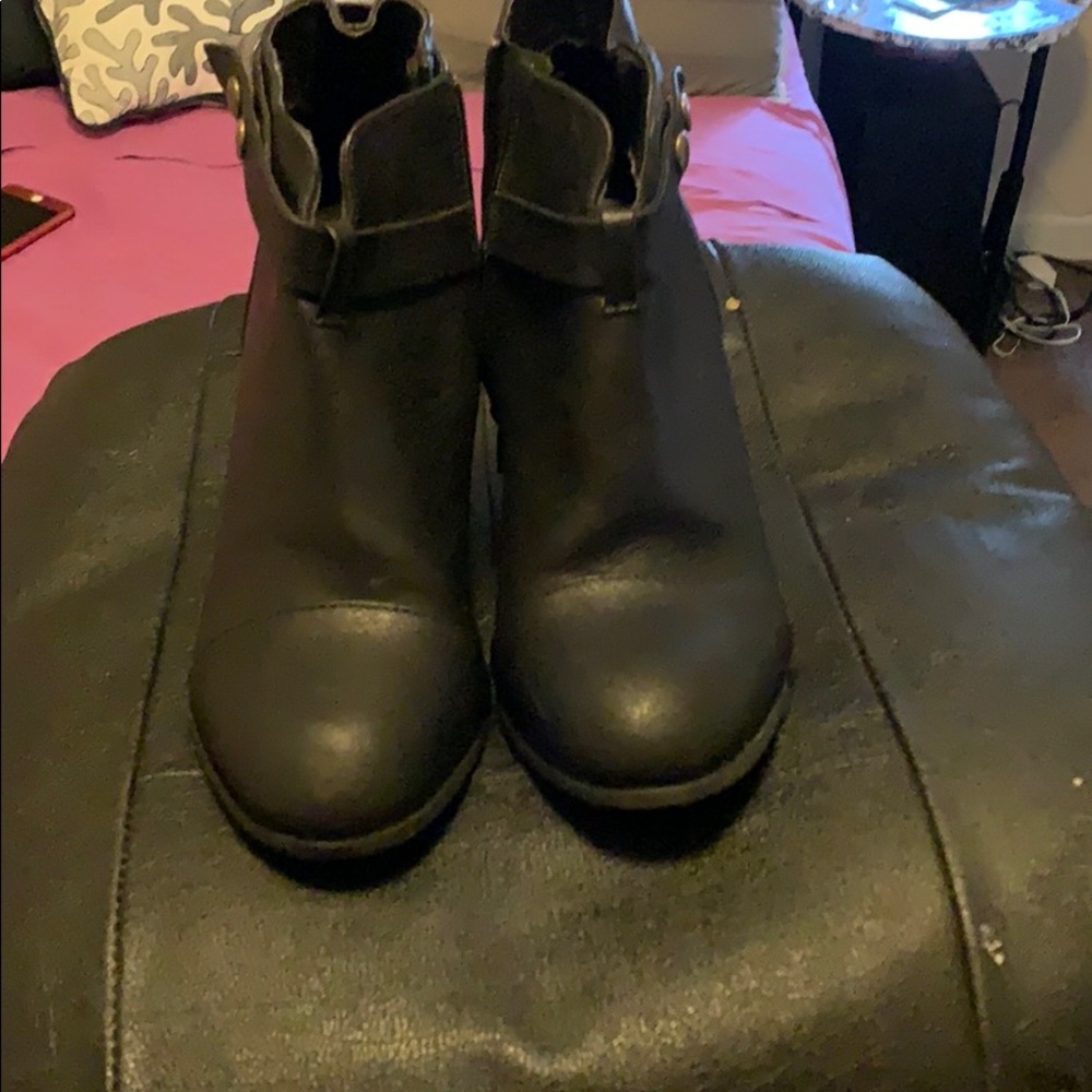 Women ankle boots GUC